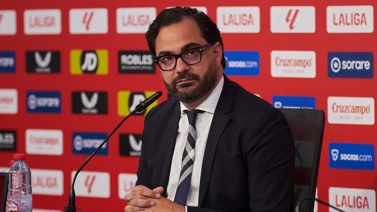 Víctor Orta durante la presentación de Peque Fernández y Sambi Lokonga | Salvador López Medina para El MIRA