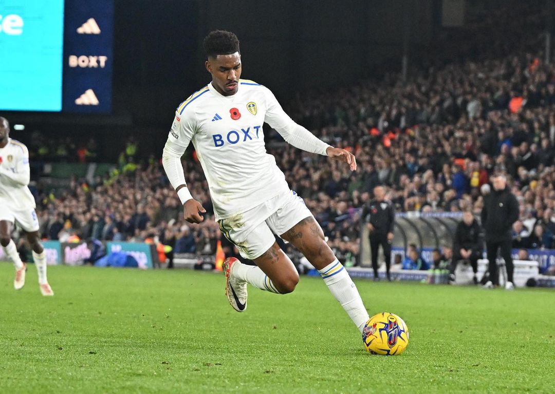 Junior Firpo con el Leeds United | Instagram