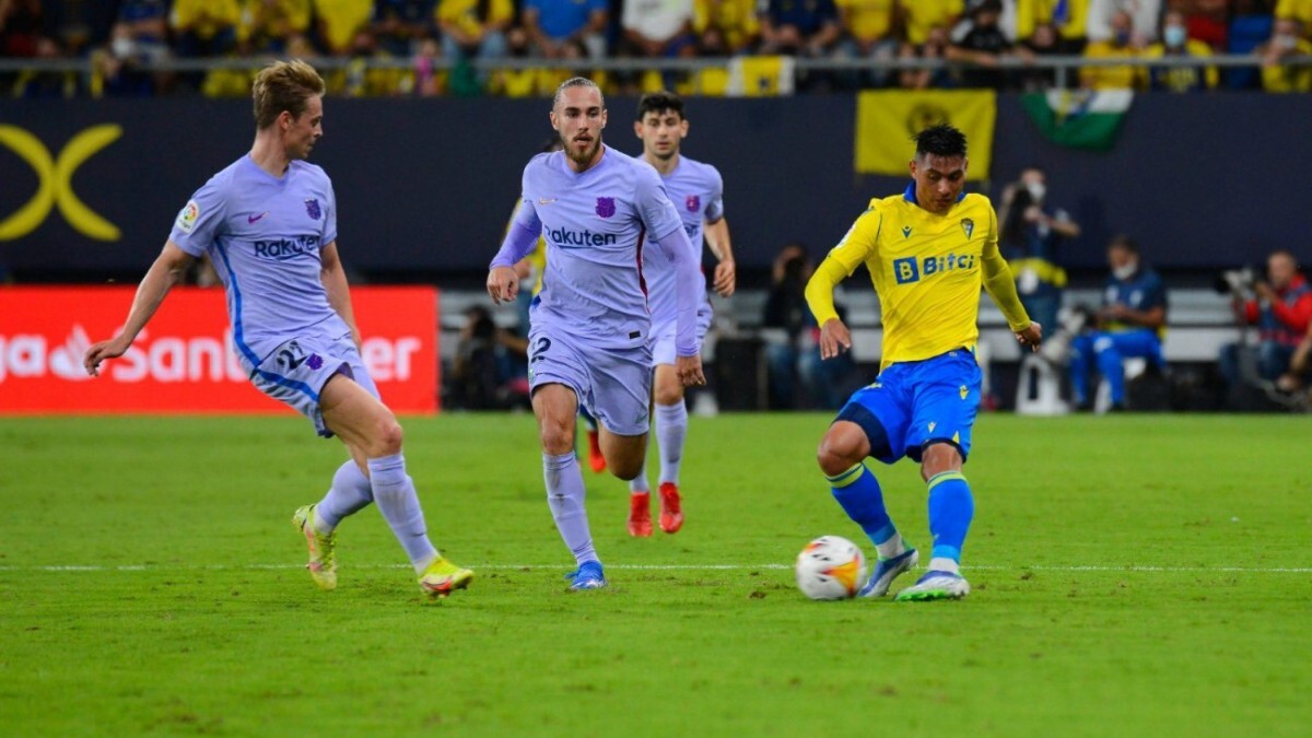 Santiago Arzamendia durante un Cádiz CF - FC Barcelona