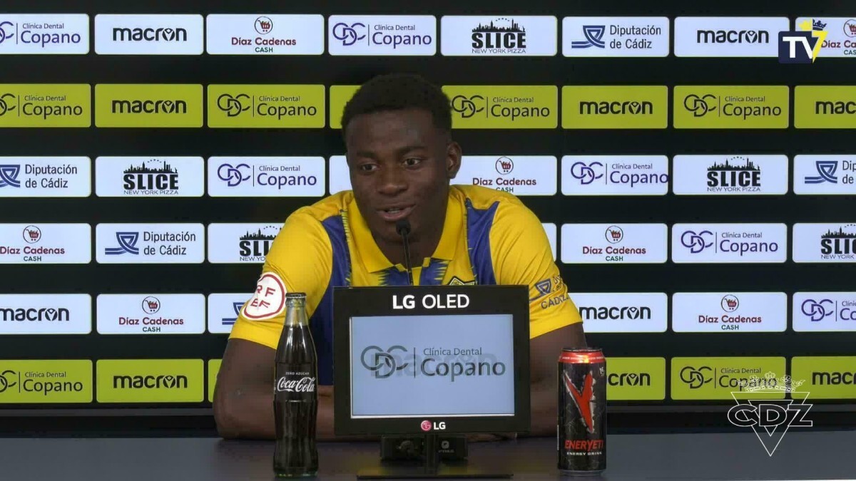 Nico Njalla durante una entrevista con la elástica del filial del Cádiz CF | CCF