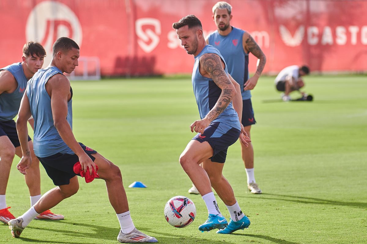 Saúl Ñíguez en el entrenamiento del Sevilla FC | Salvador López Medina para El MIRA