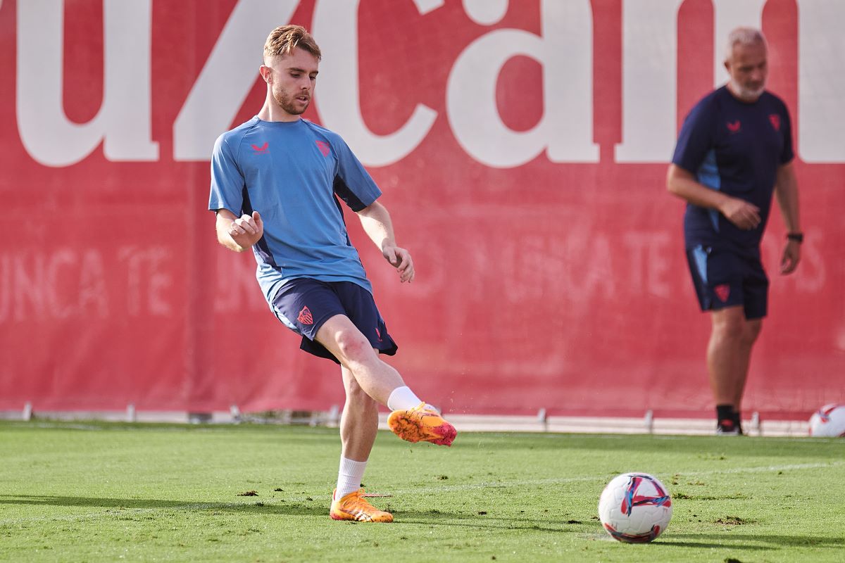 Peque en su primer entrenamiento con el Sevilla FC | Salvador López Medina para El MIRA