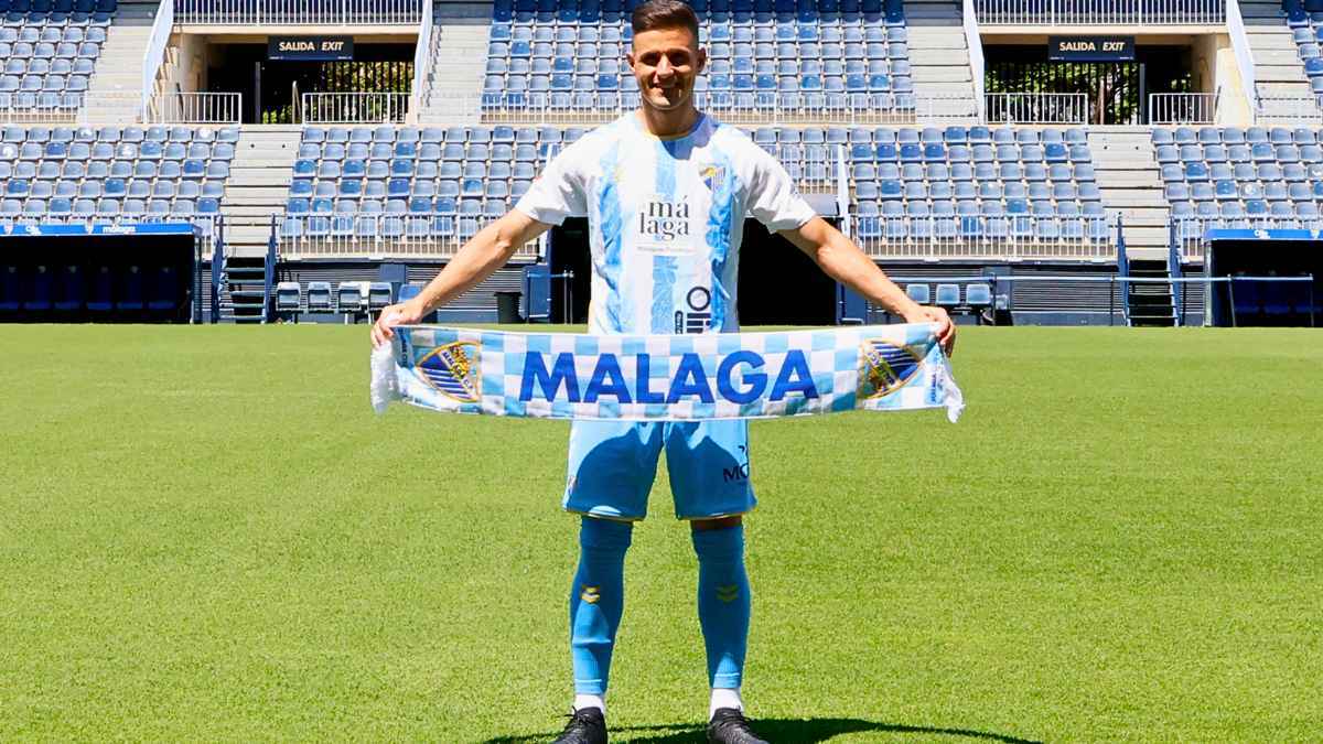 Luismi Sánchez durante su presentación con el Málaga CF en el estadio La Rosaleda