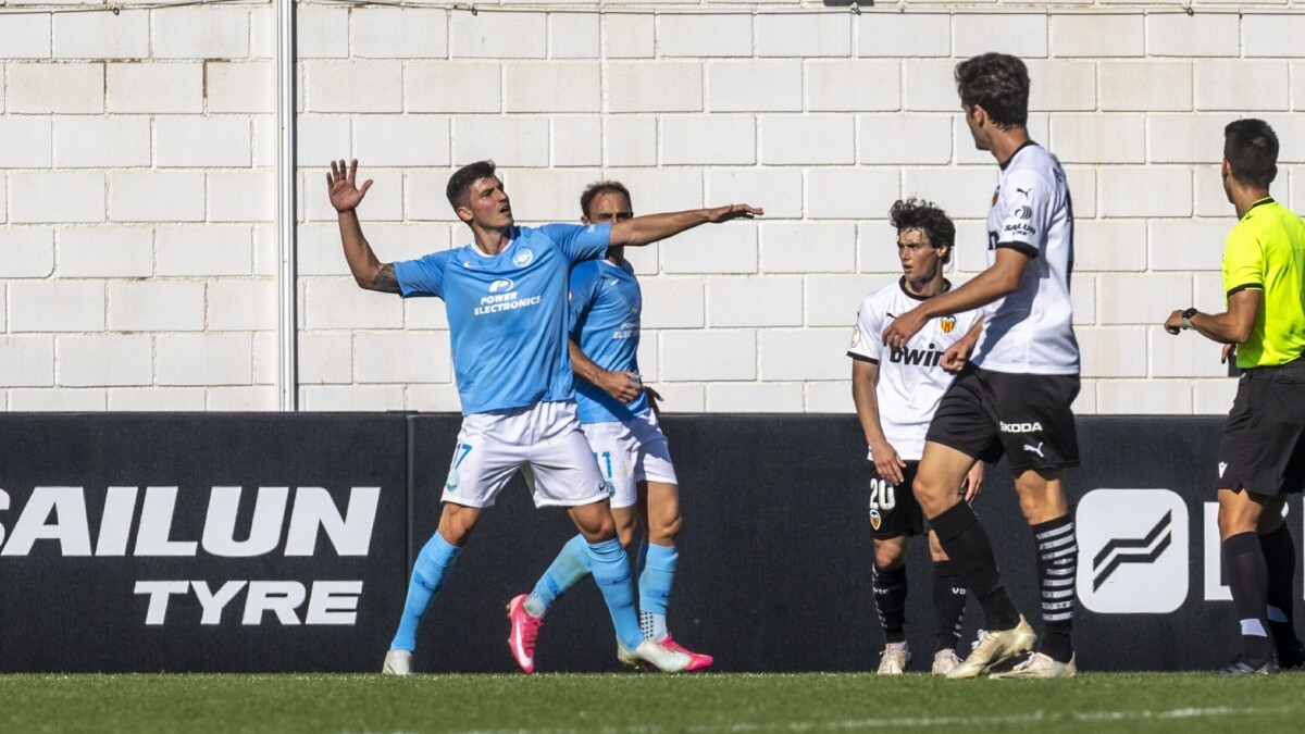 Sergio Castel celebra un gol anotado con la UD Ibiza