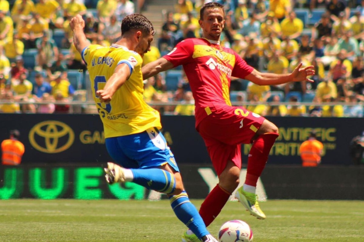 Víctor Chust durante el Cádiz CF - Getafe CF de la temporada 23/24