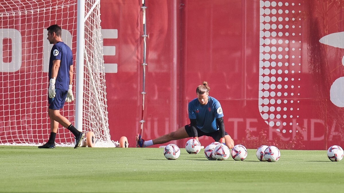 Nyland, novedad en el entrenamiento del Sevilla FC | Salvador López Medina para El MIRA