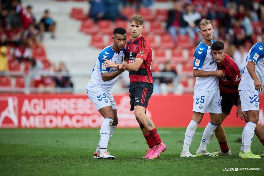 Loïc Williams durante el CD Mirandés - CD Tenerife | LaLiga