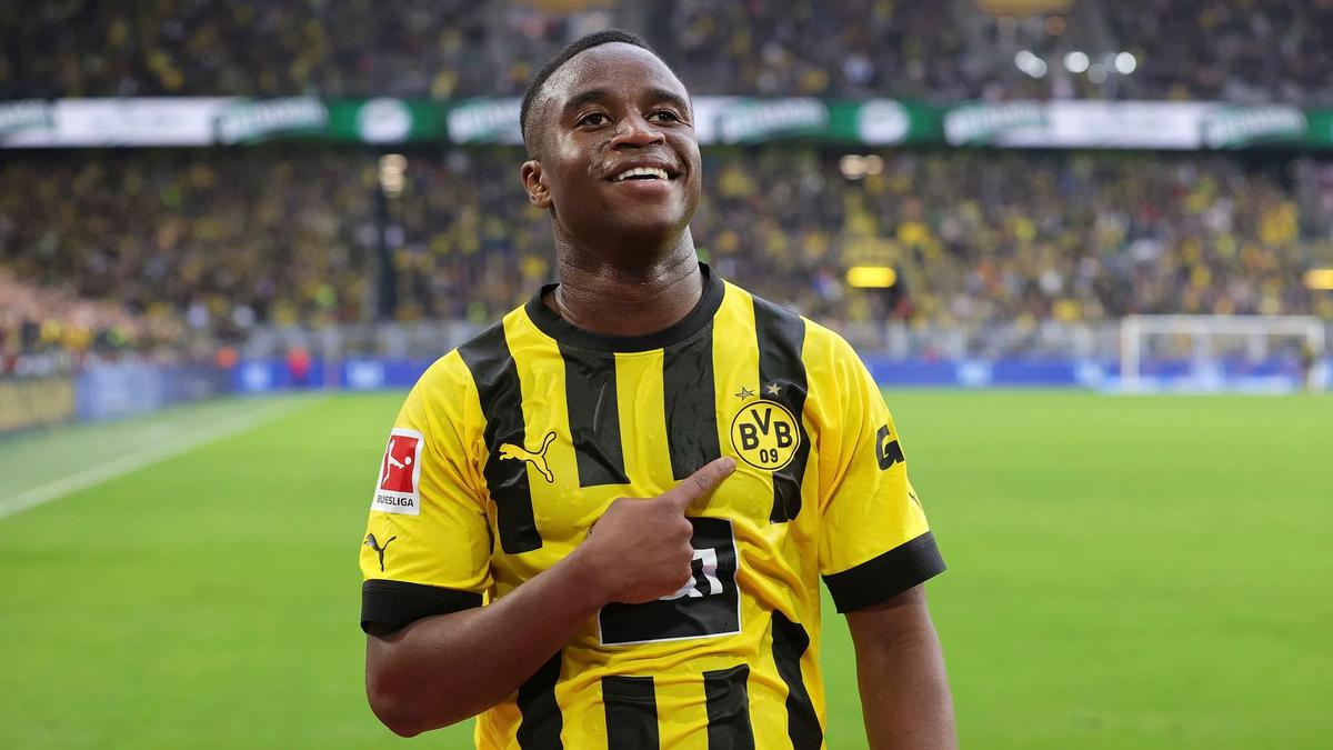 Youssoufa Moukoko, delantero del Borussia Dortmund que podría llegar al Real Betis