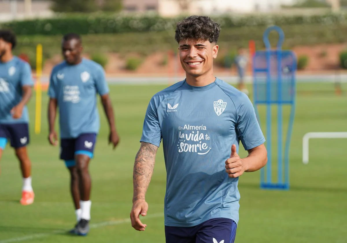 Nico Melamed durante un entrenamiento de la UD Almería