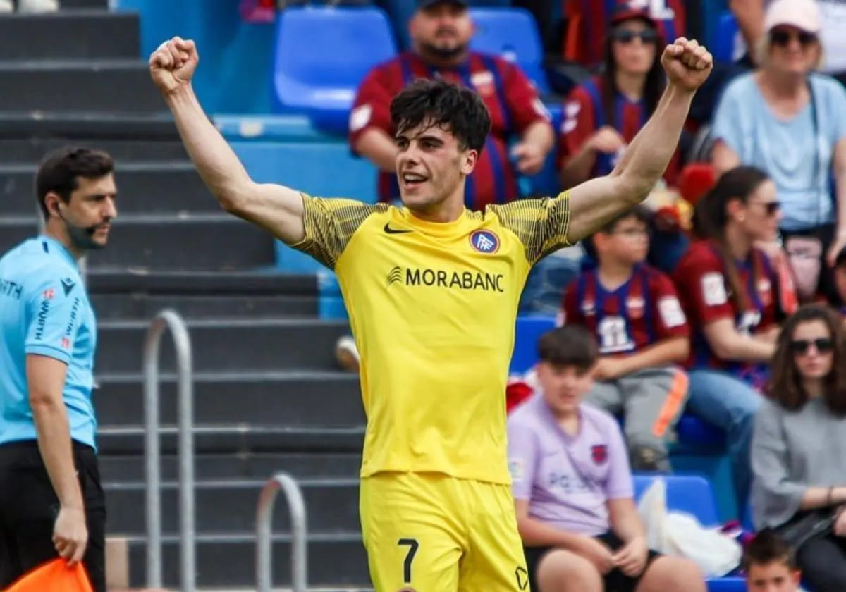 Julen Lobete en un partido con el Andorra