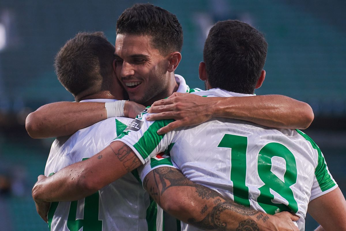 Marc Bartra celebra el gol de Ruibal en el Real Betis - Al Ittihad | Salvador López Medina para El MIRA