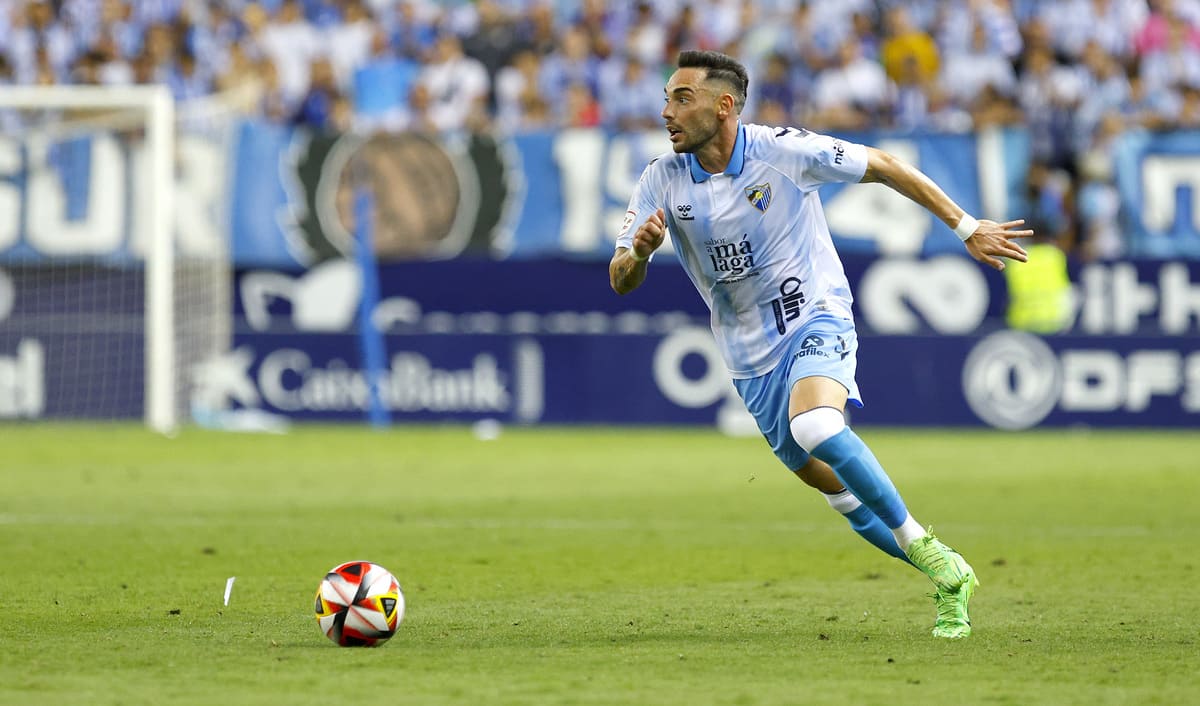 Víctor García en un partido con el Málaga CF