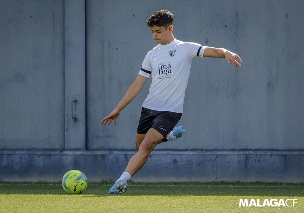 Andrés Caro durante un entrenamiento del Málaga CF