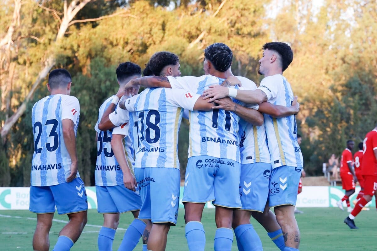 Jugadores del Málaga CF celebrando el primer gol de la pretemporada