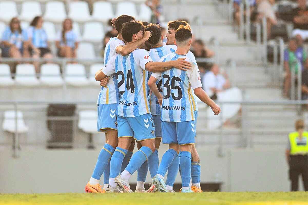 Jugadores del Málaga CF celebrando uno de los goles ante el Córdoba CF