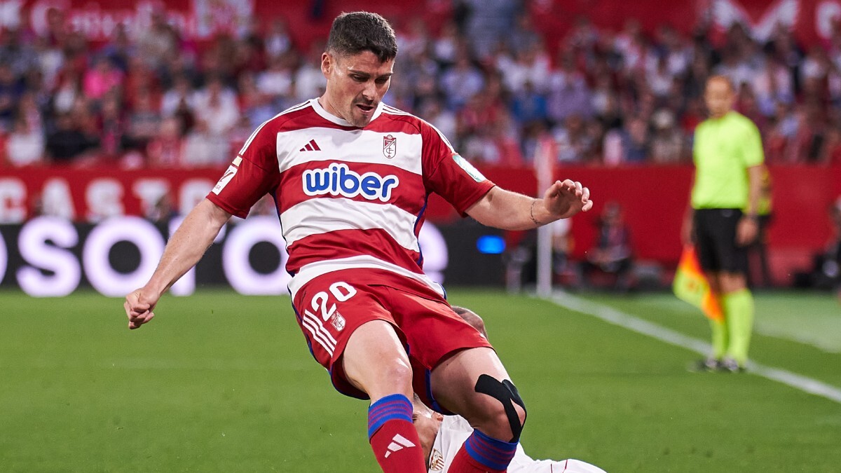 Sergio Ruiz, jugador del Granada CF que interesa a varios clubes de Primera División | Salvador López Medina para El MIRA