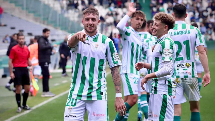 Antonio Casas celebra un gol anotado con la elástica del Córdoba CF