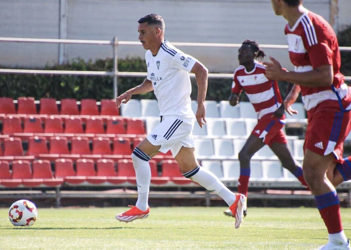 José Callejón durante un partido con el Marbella FC