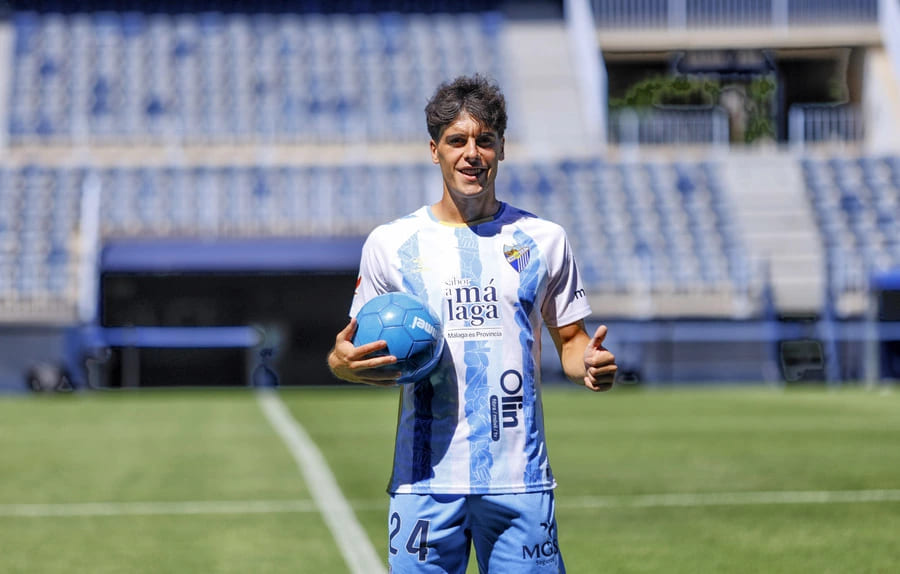 Julen Lobete durante su acto de presentación como jugador del Málaga CF