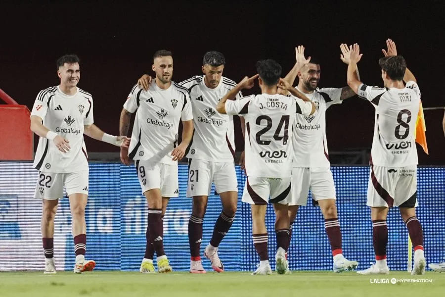 Los jugadores del Albacete Balompié celebran uno de los goles anotados ante el Granada CF | LaLiga
