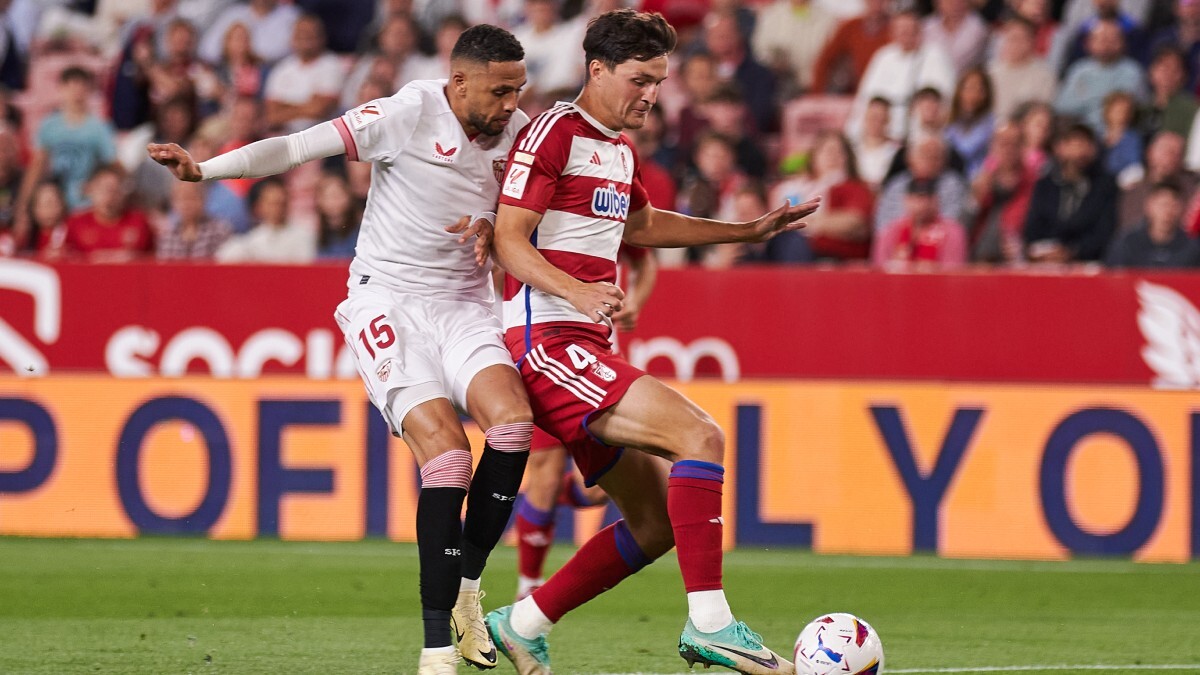 Miguel Rubio y Youssef En-Nesyri en el Sevilla FC - Granada CF | Salvador López Medina para El MIRA