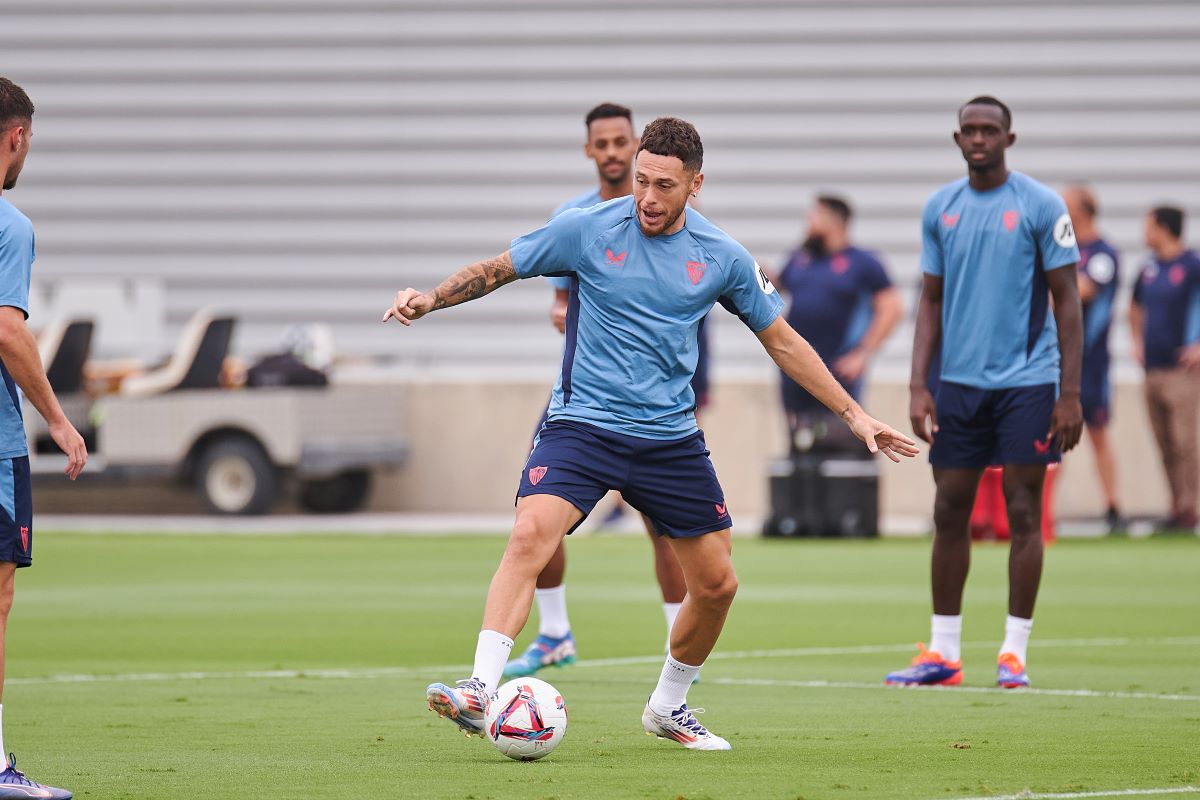 Ocampos en el entrenamiento del Sevilla FC antes de recibir al Villarreal | Salvador López Medina para El MIRA
