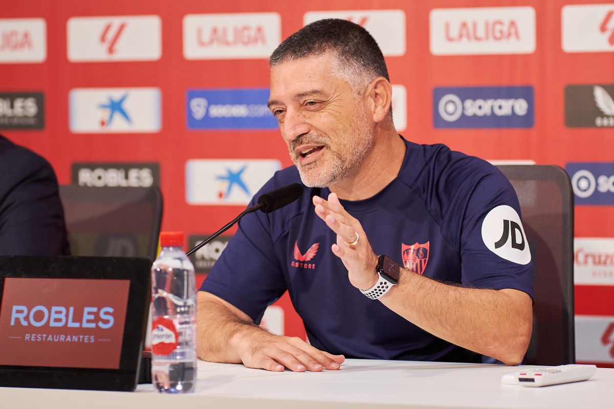 García Pimienta en la rueda de prensa previa al partido ante el Villarreal | Salvador López Medina para El MIRA