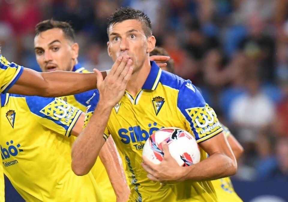 Rubén Alcaraz celebra el gol del Cádiz CF ante el Levante UD | CCF
