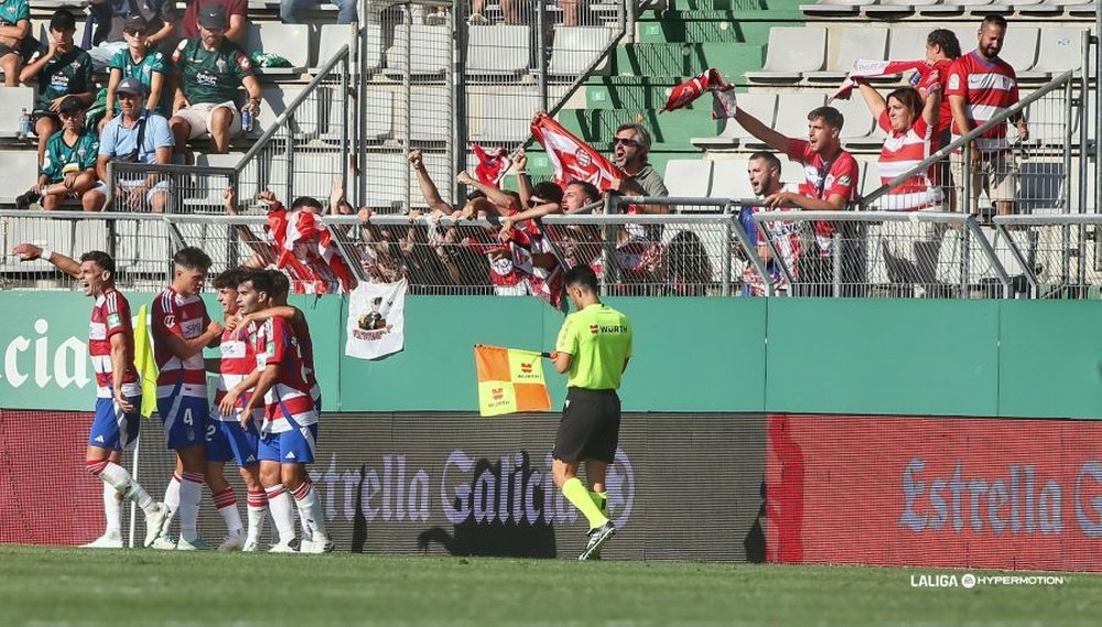 Los jugadores del Granada CF celebran el gol marcado por Ricard Sánchez ante el Racing de Ferrol | LaLiga