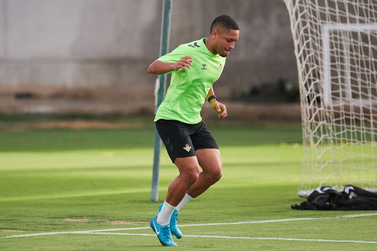 Vitor Roque en el entrenamiento del Real Betis | Salvador López Medina para El MIRA