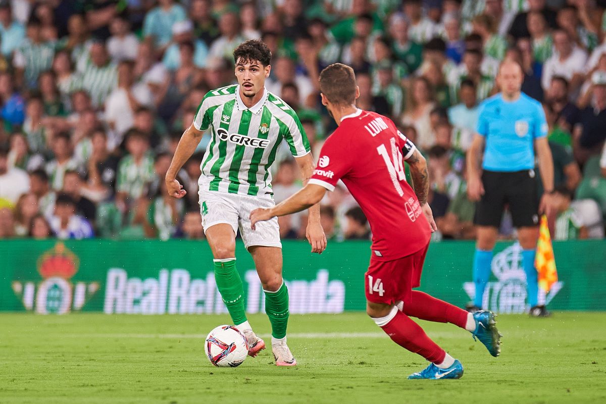Johnny Cardoso en el Real Betis - Kryvbas | Salvador López Medina para El MIRA
