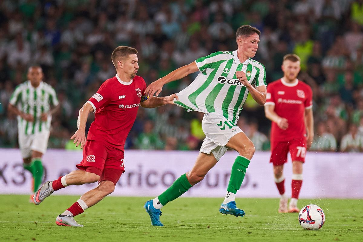 Sergi Altimira en el Real Betis - Kryvbas | Salvador López Medina para El MIRA