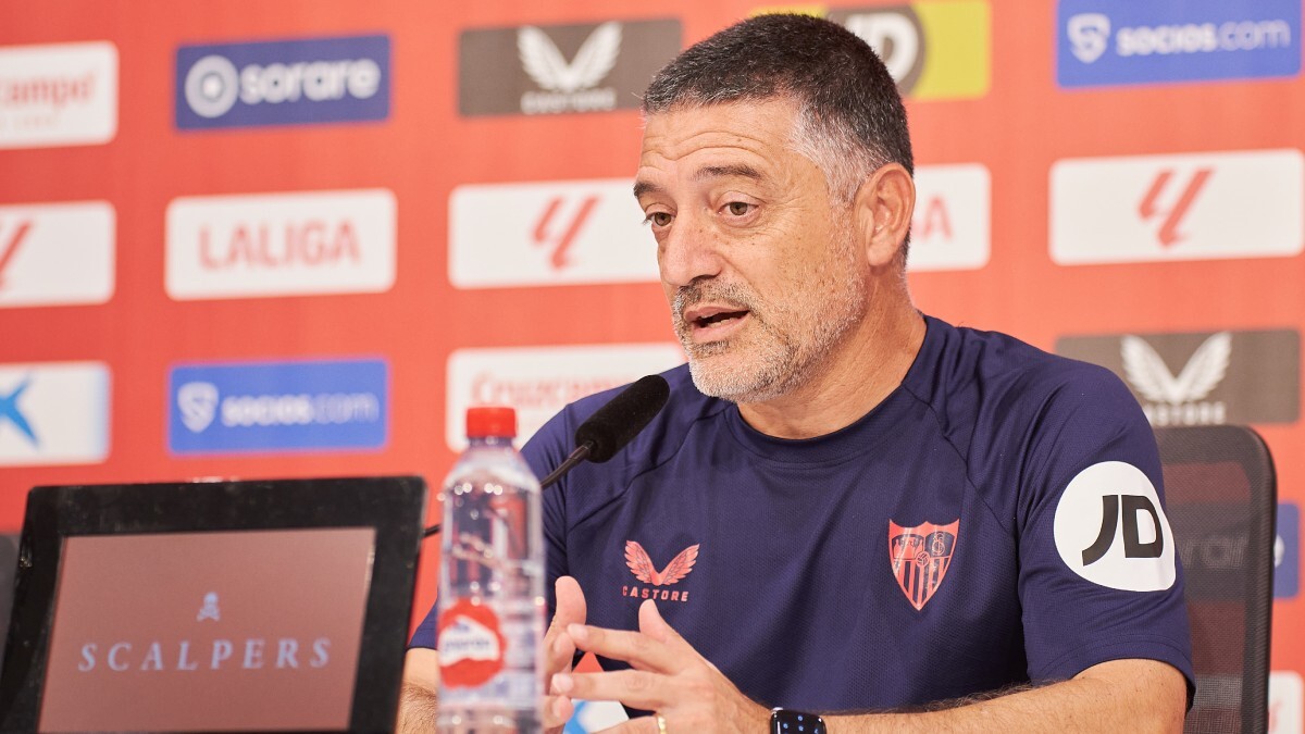 García Pimienta en la rueda de prensa previa al partido ante el Girona FC | Salvador López Medina para El MIRA
