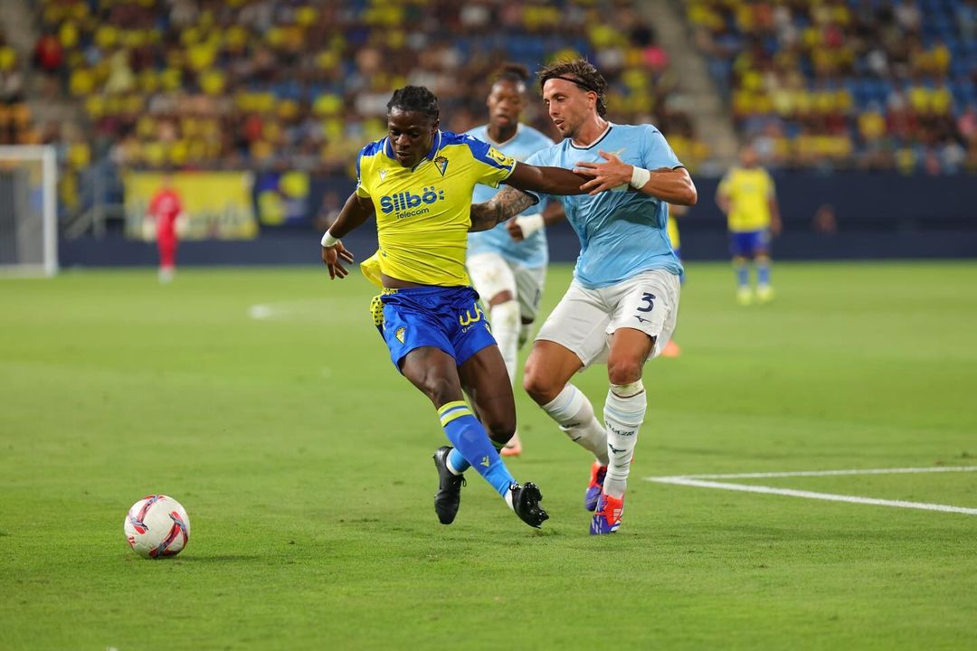 Etta Eyong durante el Trofeo Carranza entre el Cádiz CF y la Lazio
