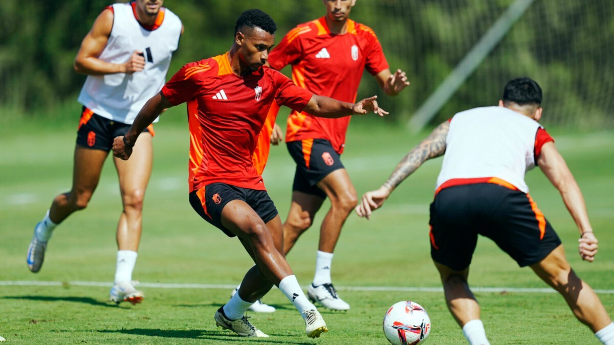Loïc Williams durante un entrenamiento del Granada CF