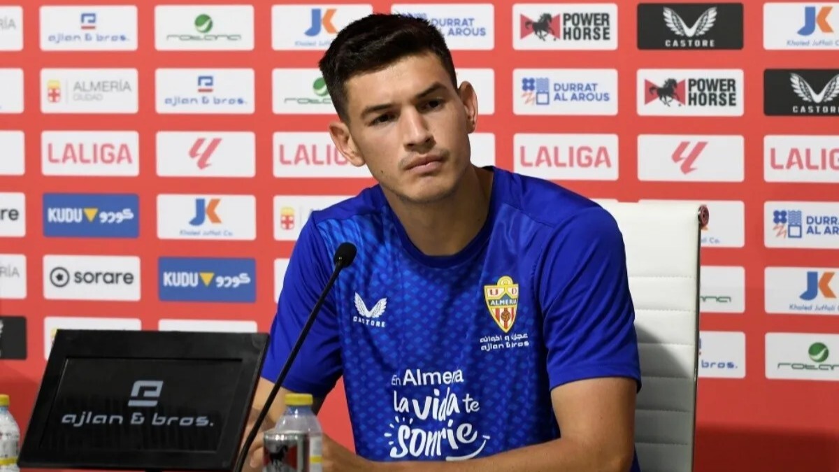 César Montes, jugador que podría salir de la UD Almería en las próximas horas
