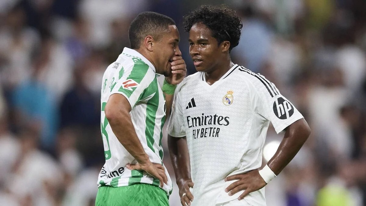 Vitor Roque disputó sus primeros minutos con el Real Betis ante el Real Madrid