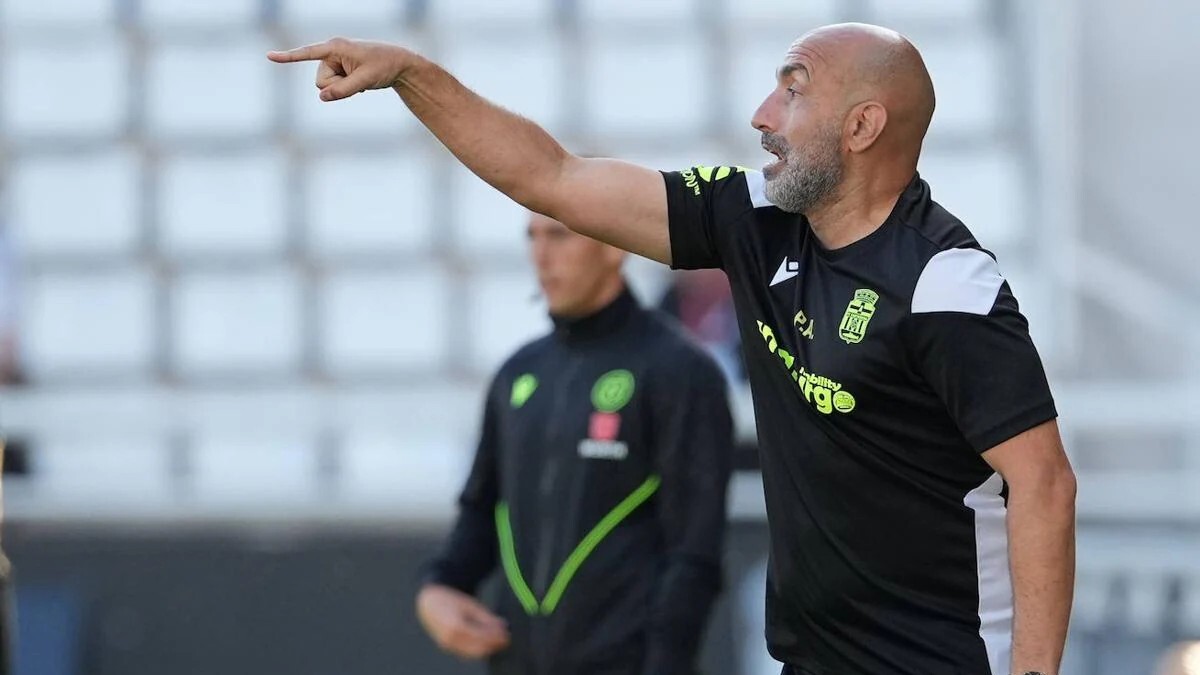 Pitu Abelardo, entrenador del FC Cartagena que se encuentra en la cuerda floja