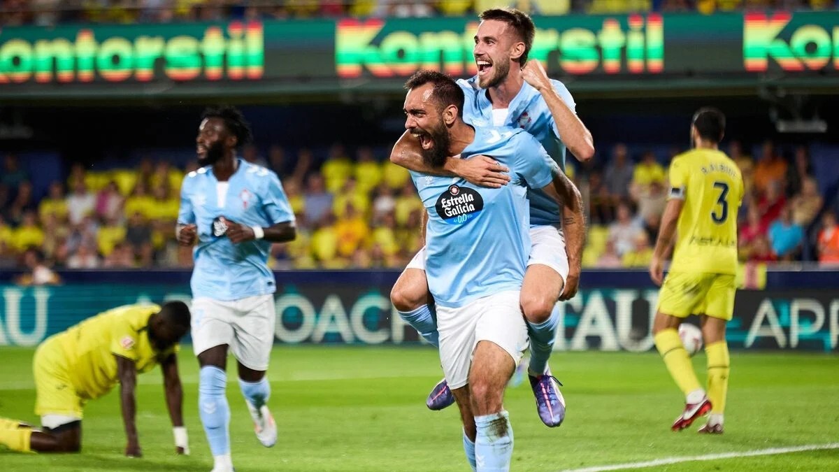 Borja Iglesias celebra su gol anotado en el Villarreal CF - Celta de Vigo