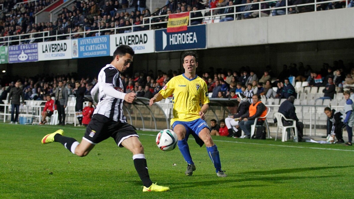 Imagen de uno de los partidos disputados entre el FC Cartagena y el Cádiz CF en Segunda B