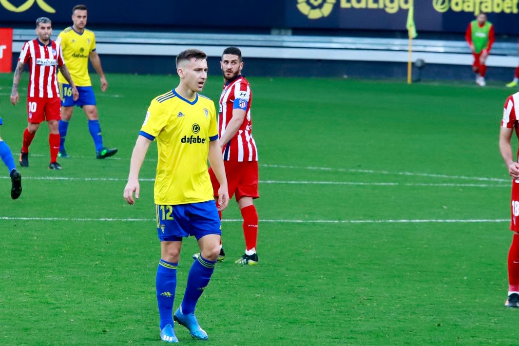 Ivan Saponjic en su debut con el Cádiz CF ante el Atlético de Madrid