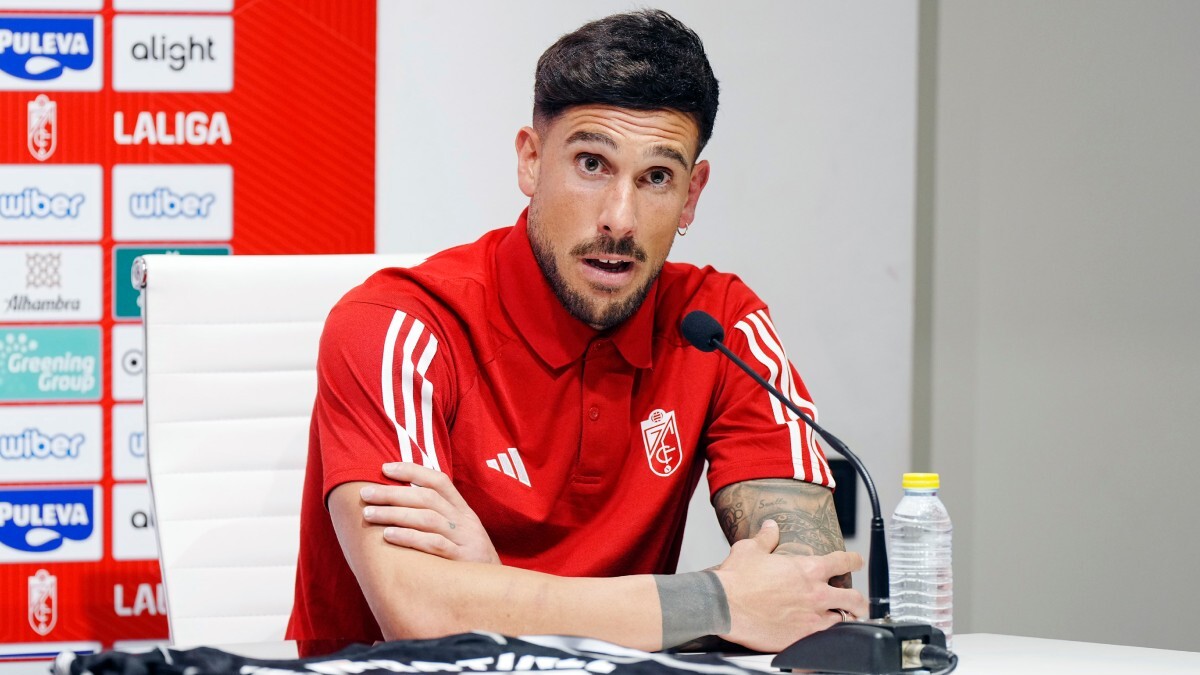 Marc Martínez durante una rueda de prensa con el Granada CF