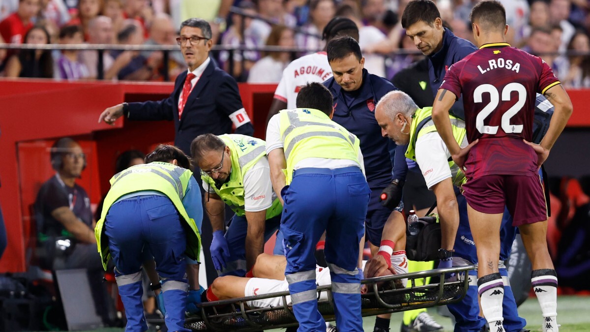 Saúl Ñíguez, lesionado en el Sevilla FC - Real Valladolid