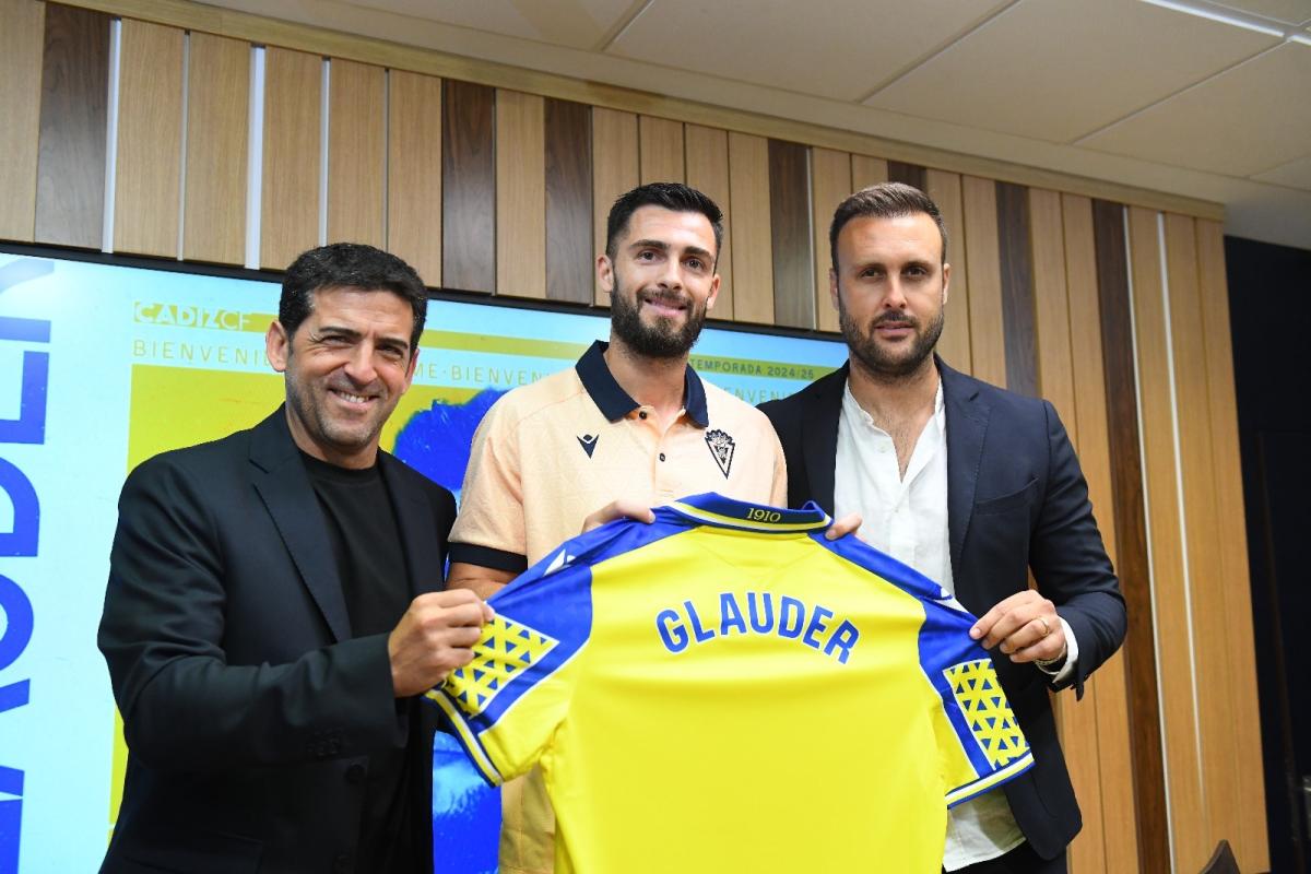 Cristian Glauder en su presentación como nuevo fichaje del Cádiz CF