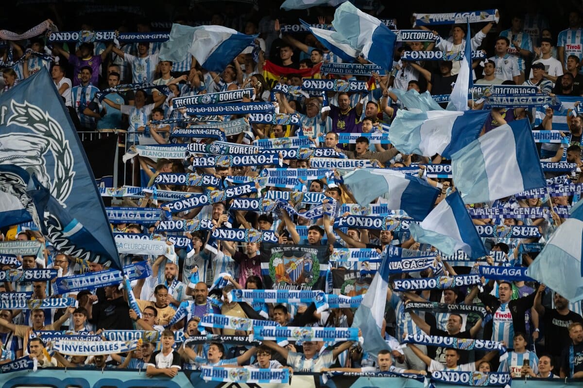 Aficionados del Málaga CF en el partido ante el Elche