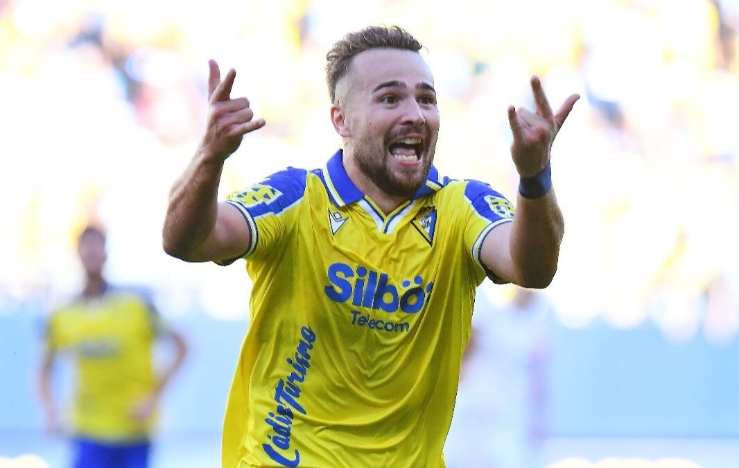 Javi Ontiveros celebra su gol anotado en el Cádiz CF - CD Eldense