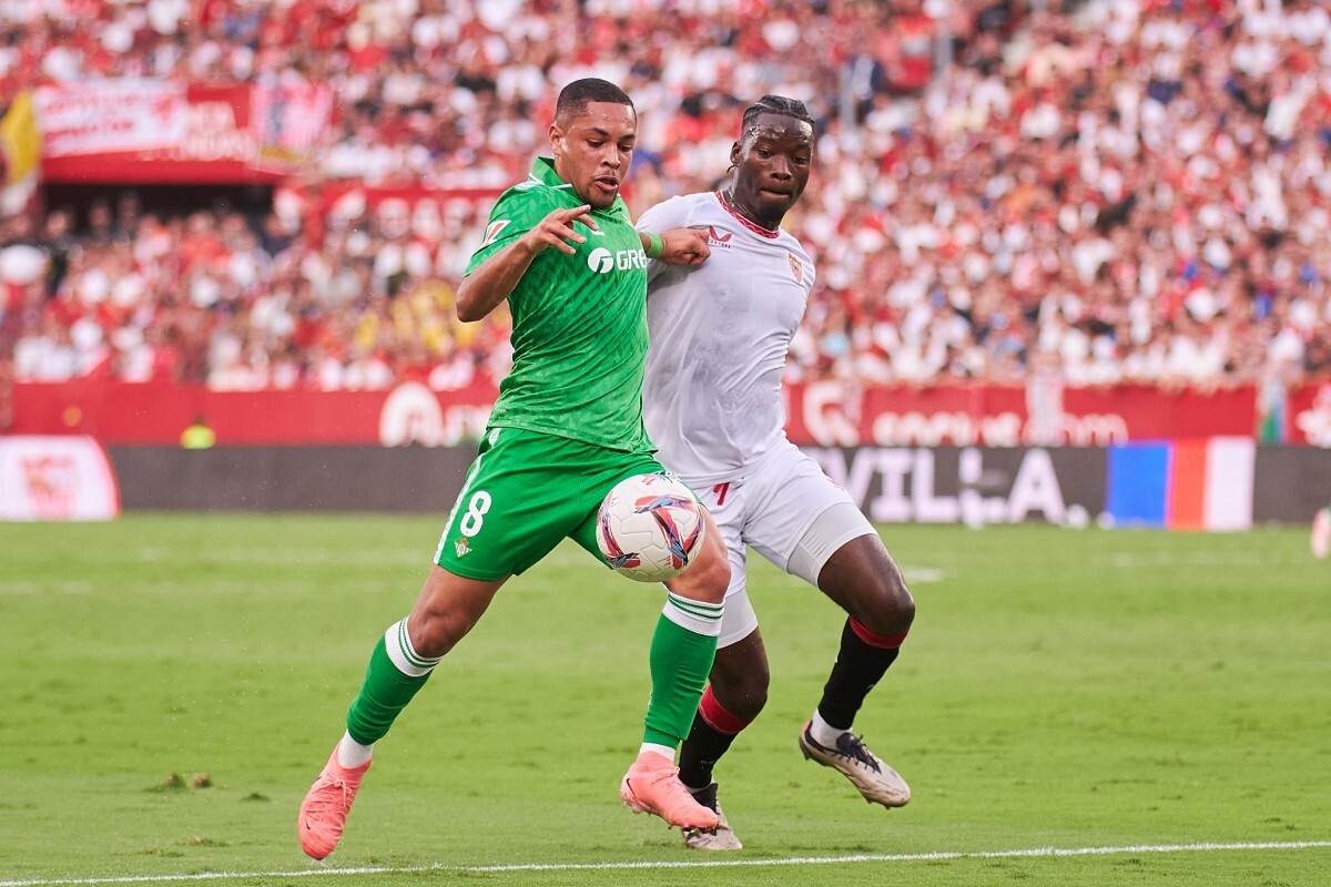 Vitor Roque en el Sevilla FC - Real Betis | Salvador López Medina para El MIRA