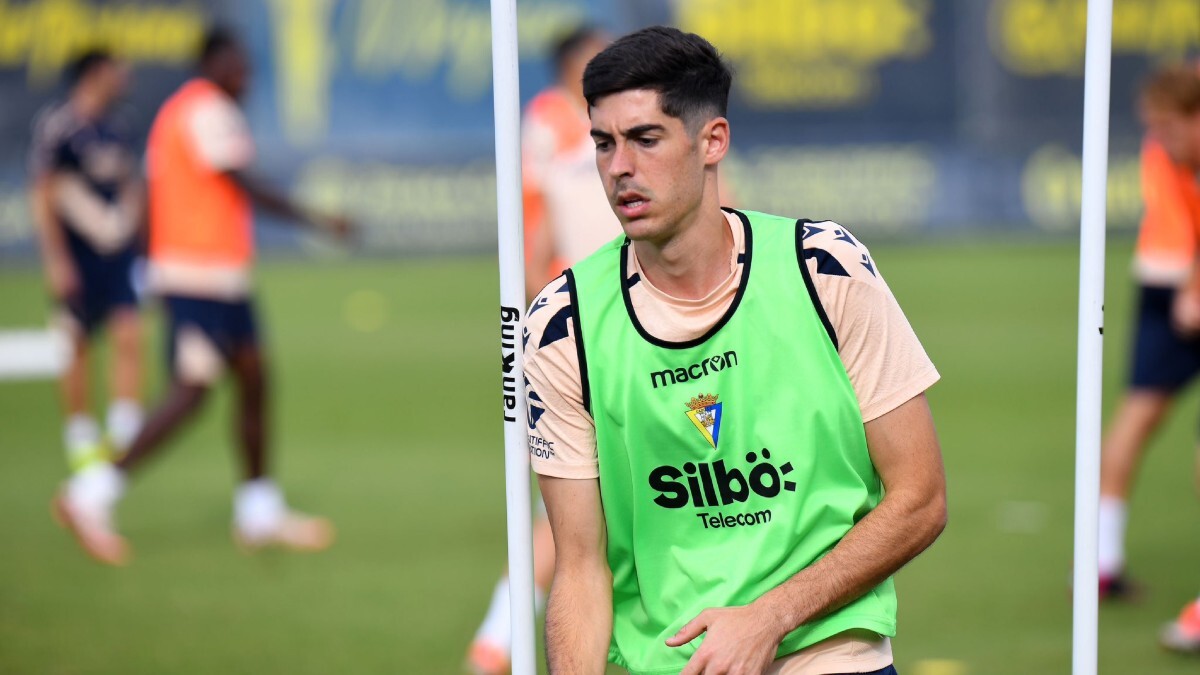 Carlos Fernández durante un entrenamiento del Cádiz CF | CCF