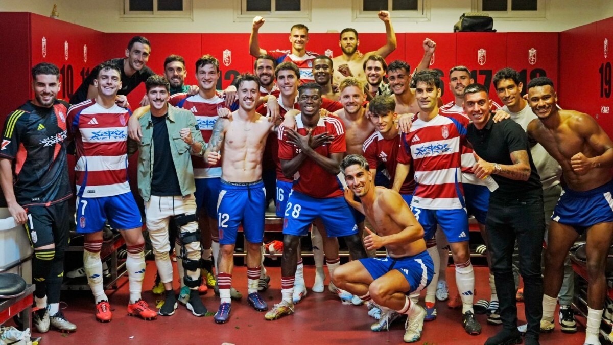 Los jugadores del Granada CF celebran la victoria obtenida contra el Córdoba CF | GCF