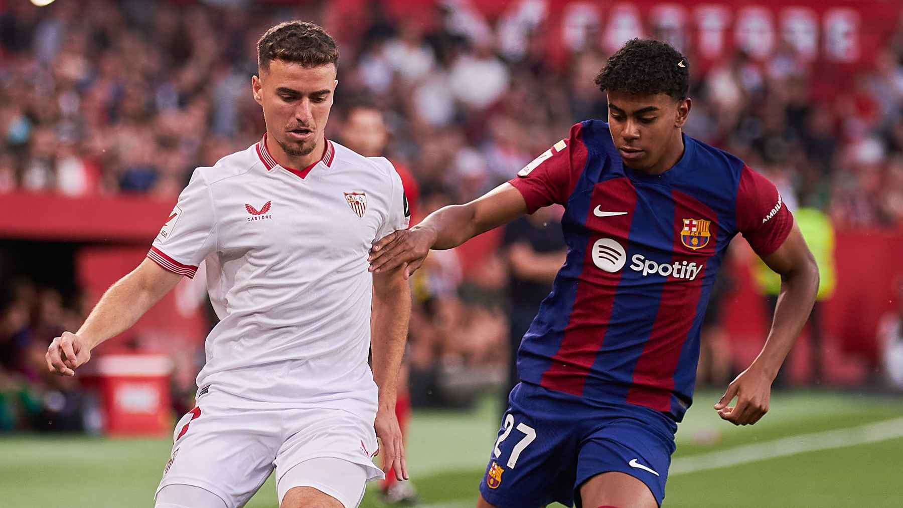 Lamine Yamal y Pedrosa en el Sevilla FC - FC Barcelona | Salvador López Medina para El MIRA